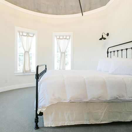Farmhouse Suites By Amish Country Lodging Милърсбърг Екстериор снимка