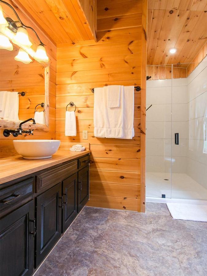 Farmhouse Suites By Amish Country Lodging Милърсбърг Екстериор снимка
