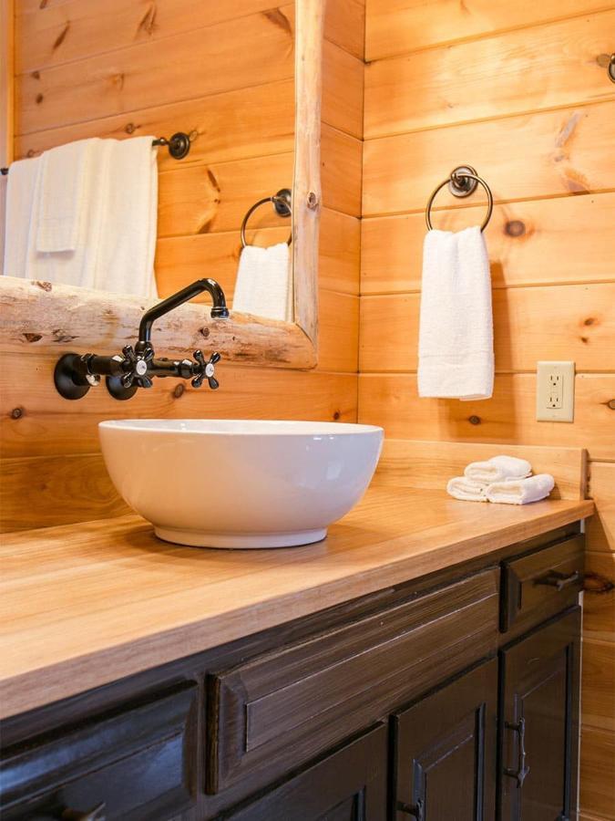 Farmhouse Suites By Amish Country Lodging Милърсбърг Екстериор снимка