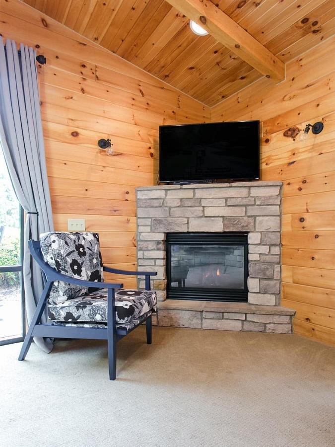 Farmhouse Suites By Amish Country Lodging Милърсбърг Екстериор снимка