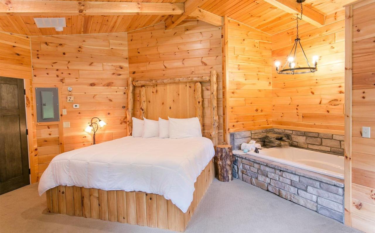 Farmhouse Suites By Amish Country Lodging Милърсбърг Екстериор снимка