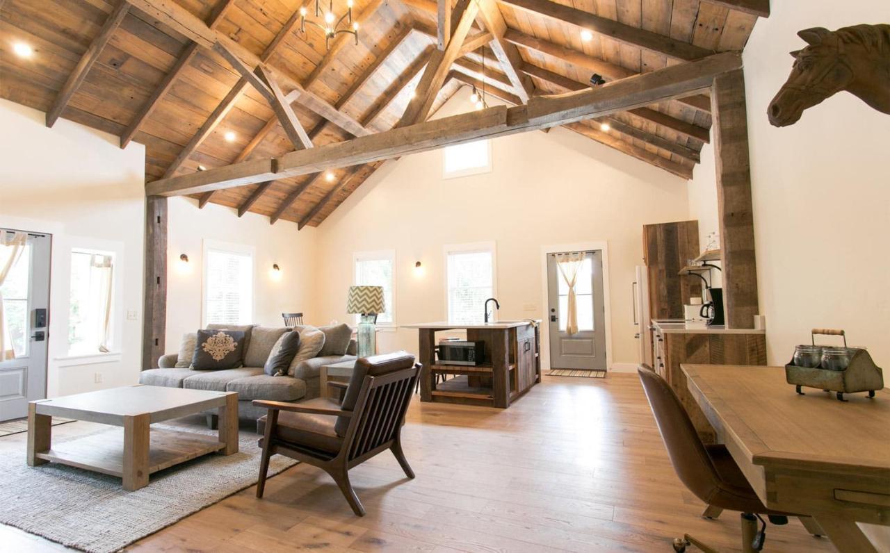 Farmhouse Suites By Amish Country Lodging Милърсбърг Екстериор снимка
