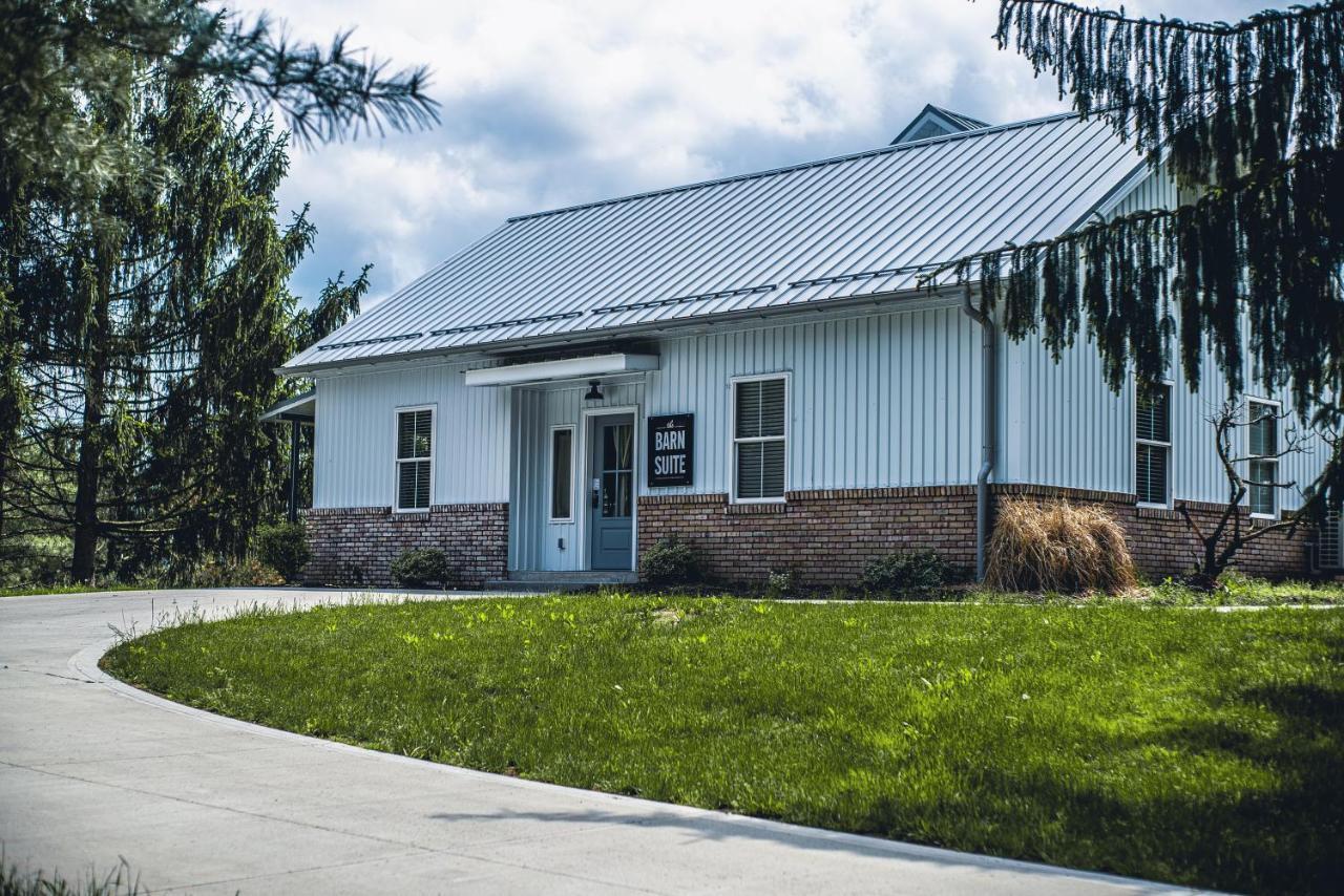 Farmhouse Suites By Amish Country Lodging Милърсбърг Екстериор снимка
