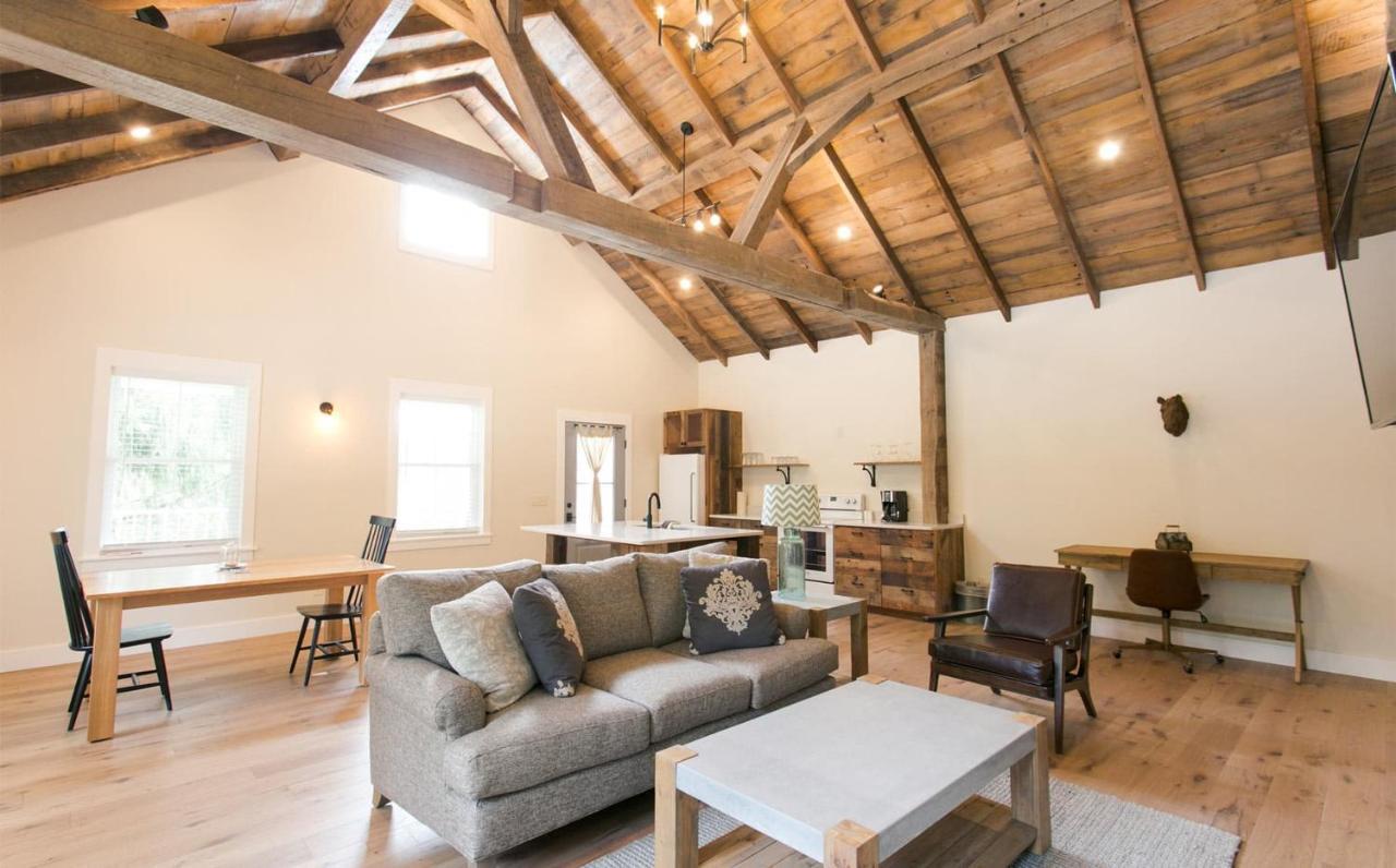 Farmhouse Suites By Amish Country Lodging Милърсбърг Екстериор снимка