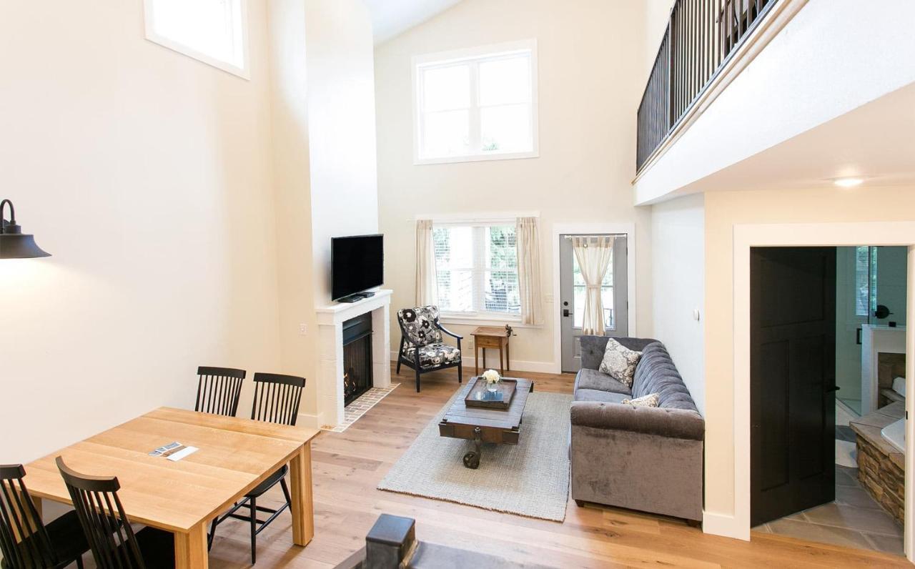 Farmhouse Suites By Amish Country Lodging Милърсбърг Екстериор снимка