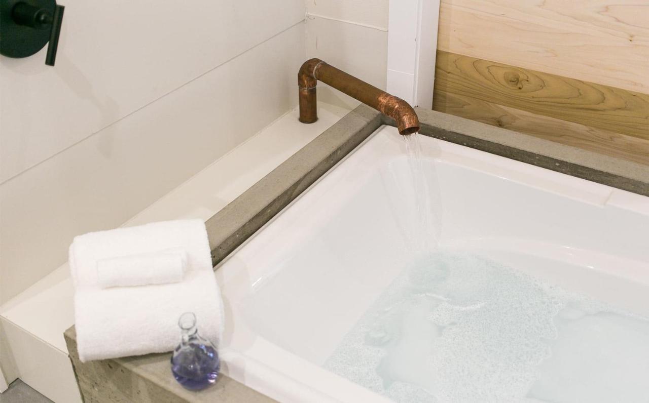 Farmhouse Suites By Amish Country Lodging Милърсбърг Екстериор снимка
