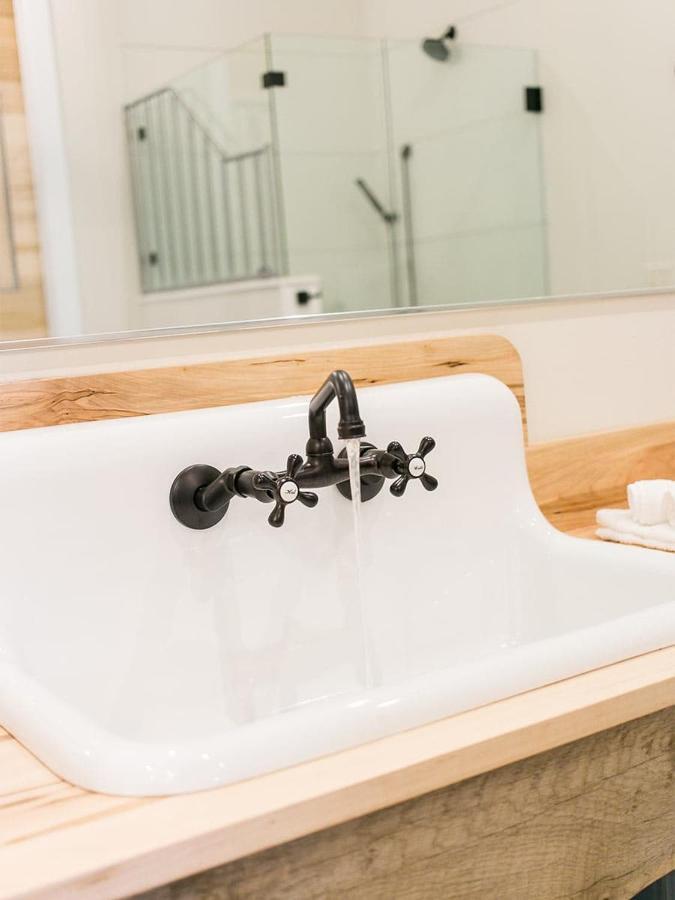 Farmhouse Suites By Amish Country Lodging Милърсбърг Екстериор снимка