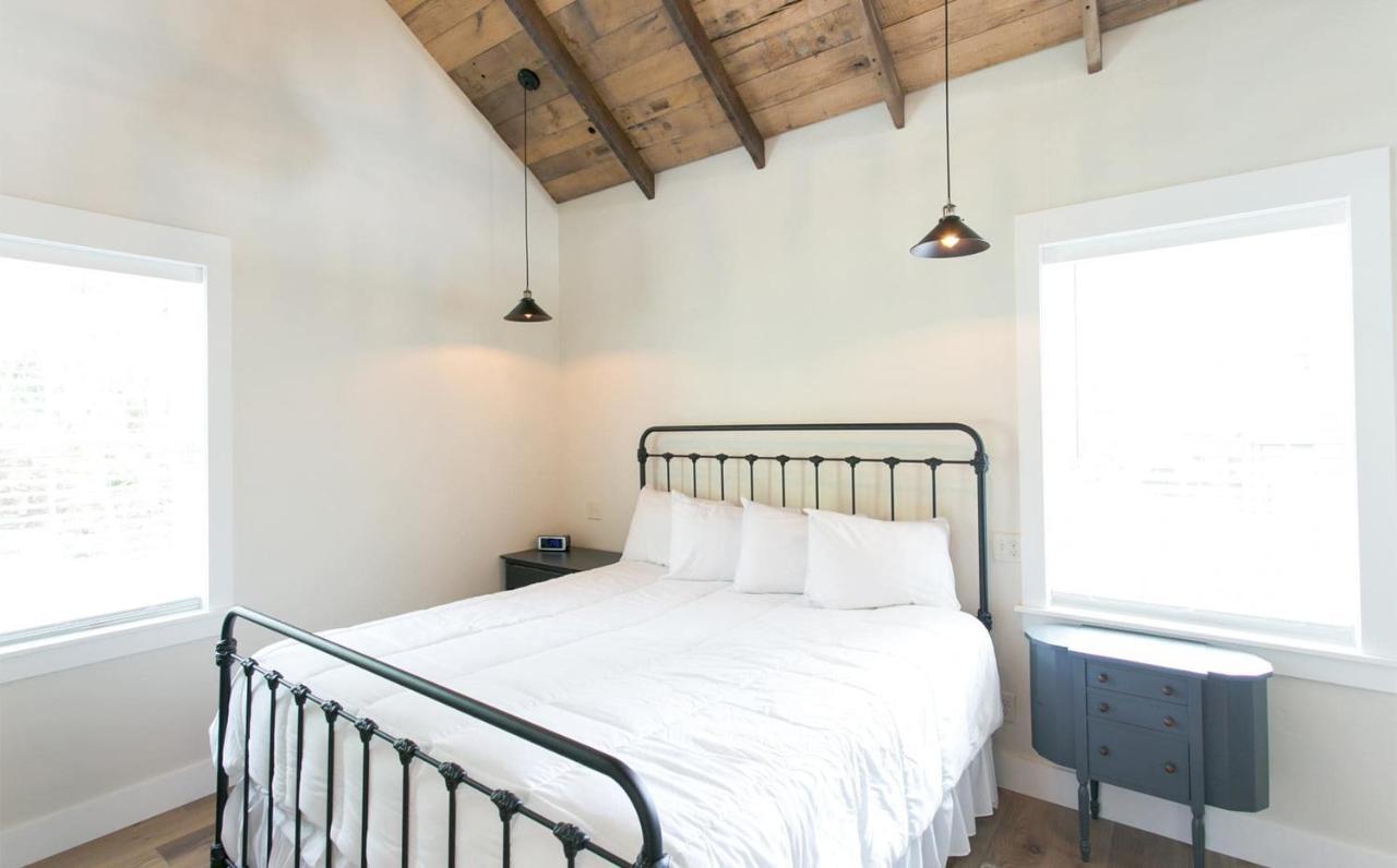 Farmhouse Suites By Amish Country Lodging Милърсбърг Екстериор снимка