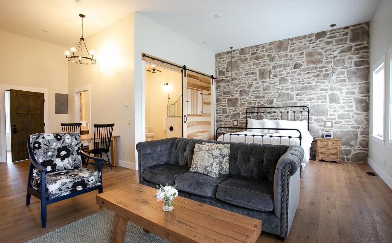Farmhouse Suites By Amish Country Lodging Милърсбърг Екстериор снимка