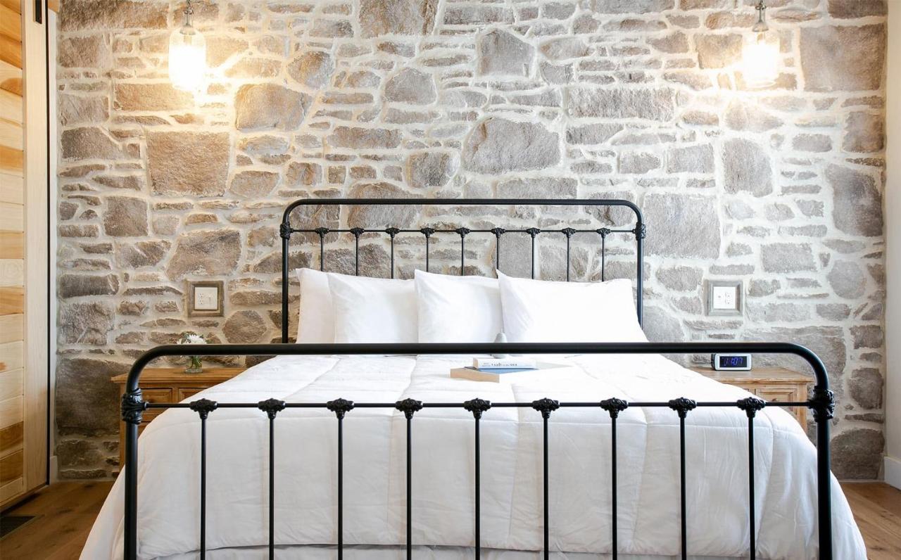 Farmhouse Suites By Amish Country Lodging Милърсбърг Екстериор снимка