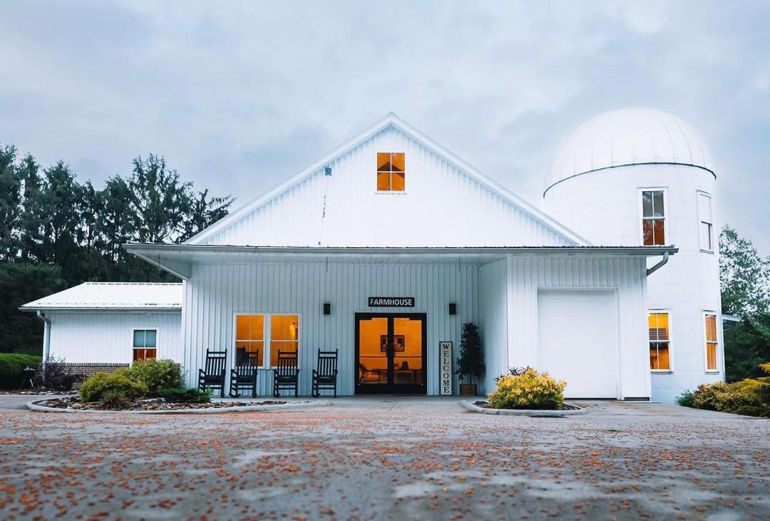 Farmhouse Suites By Amish Country Lodging Милърсбърг Екстериор снимка
